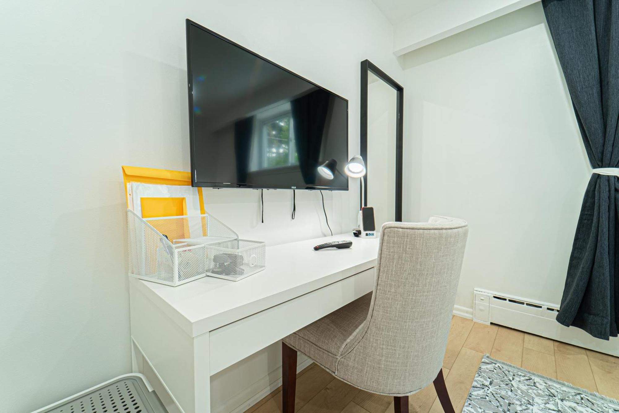 Quiet & Comfortable Double Private Room, Free Parking Торонто Экстерьер фото