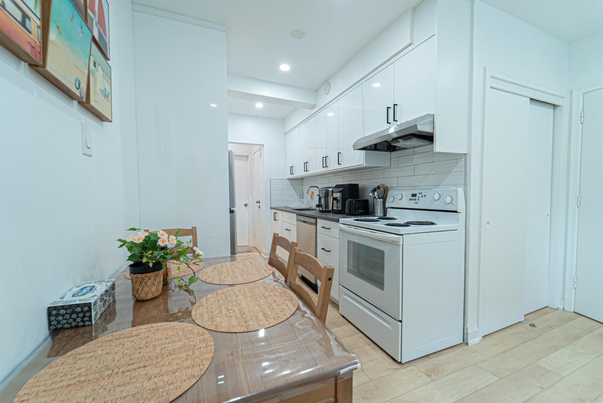 Quiet & Comfortable Double Private Room, Free Parking Торонто Экстерьер фото
