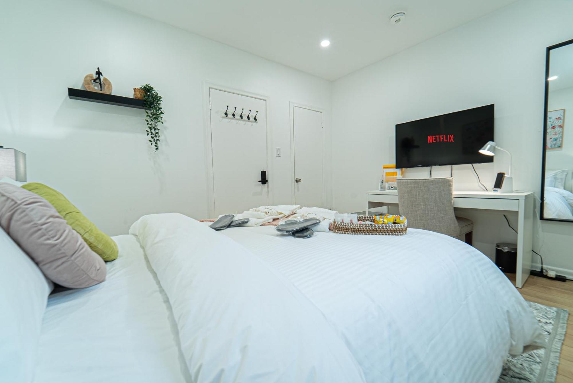 Quiet & Comfortable Double Private Room, Free Parking Торонто Экстерьер фото